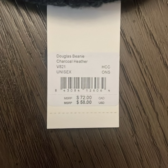 Vuori Douglas beanie NWT - Picture 3 of 3